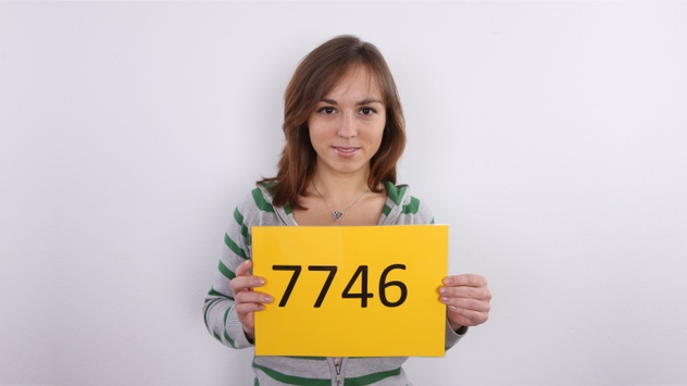 Julie (24)