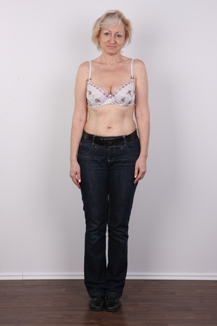 4. Download full pics of model Jaroslava (49) from czechcasting.com