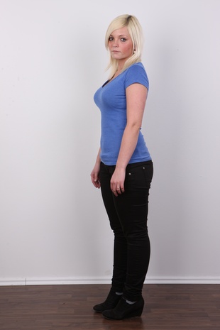 3. Download full pics of model Nikola (21) from czechcasting.com