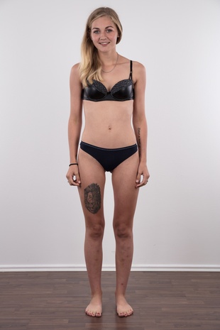 5. Download full pics of model Marcela (20) from czechcasting.com