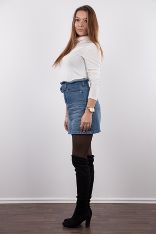 4. Download full pics of model Aneta (19) & Zdenek from czechcasting.com